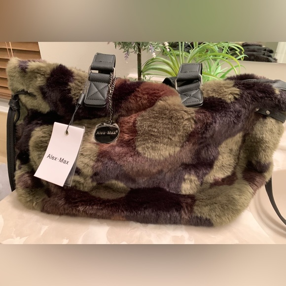 Alex-Max Handbags - Alex-Max Faux Fur Weekender Bag - Camo